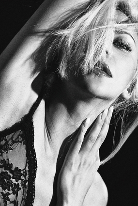 欧美美女黑白单色调写真摄影图片